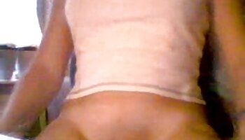 Petite ado asiatique aux petits seins vidéos porno chatte profite du dong de son petit ami