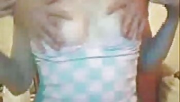Petite ado video de film erotique suce la bite d'un vieil homme et veut du sperme
