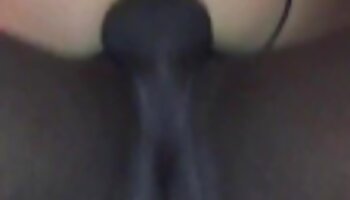 Nerdy sexe amateur vidéo Babe a un sperme chaud dans son trou du cul après avoir baisé