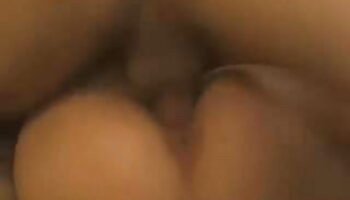 La video erotque mamie pâle Jindra se fait remplir par une bite sur le côté