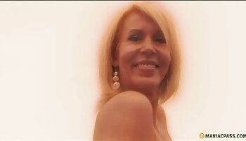 NYMPHO Mettre belle video porno la petite Aliya Brynn à l'épreuve