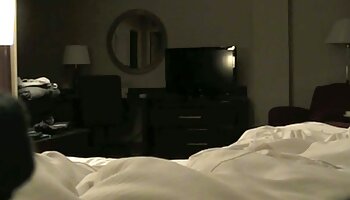 Plumper Peaches Love glisse sa chatte noire de haut en bas sur une longue bite video de sex porno