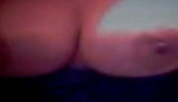 Naughty Naughty Babe jouant videos porno jeune avec elle-même