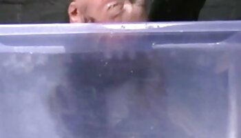 Pissé sur Ladyboy Emmie fait une pipe video xxx femme