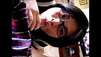 PMS salope vidéo amateur hot baisée par une énorme bite